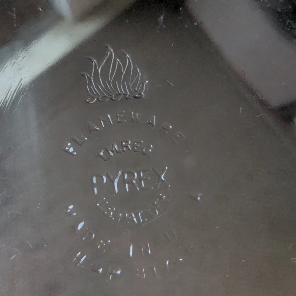 Pyrex Vintage Flameware 2 Piece Set